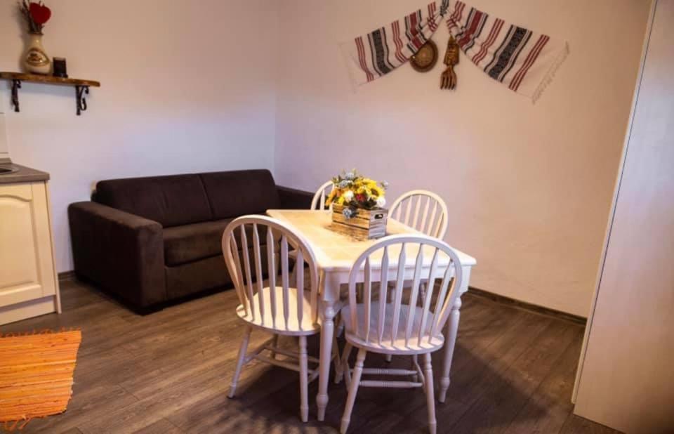 Casuta De Poveste Targu Neamt Extérieur photo